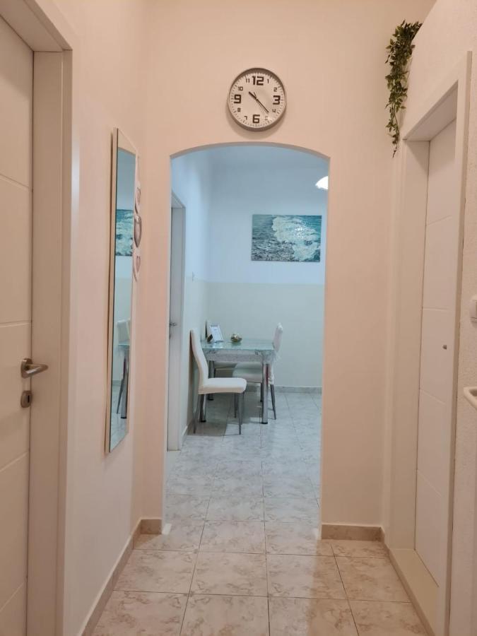 Lovely Apartment Omiš Extérieur photo