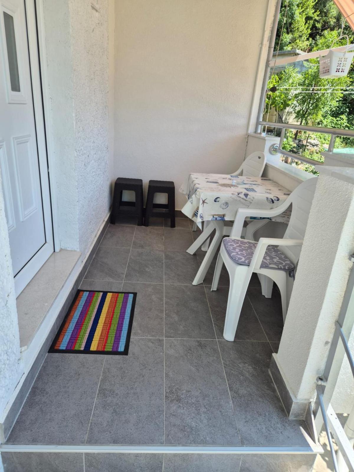 Lovely Apartment Omiš Extérieur photo
